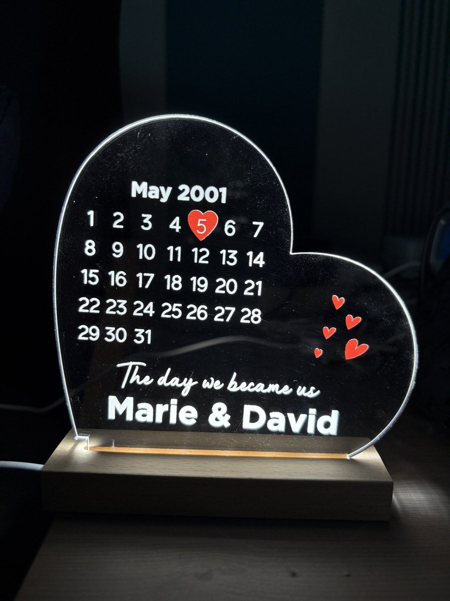 Meesy77's tweet photo. Cutest night light ever from my other half #weddinganniversary #24years ❤️ https://t.co/uVIU2pIBIz
