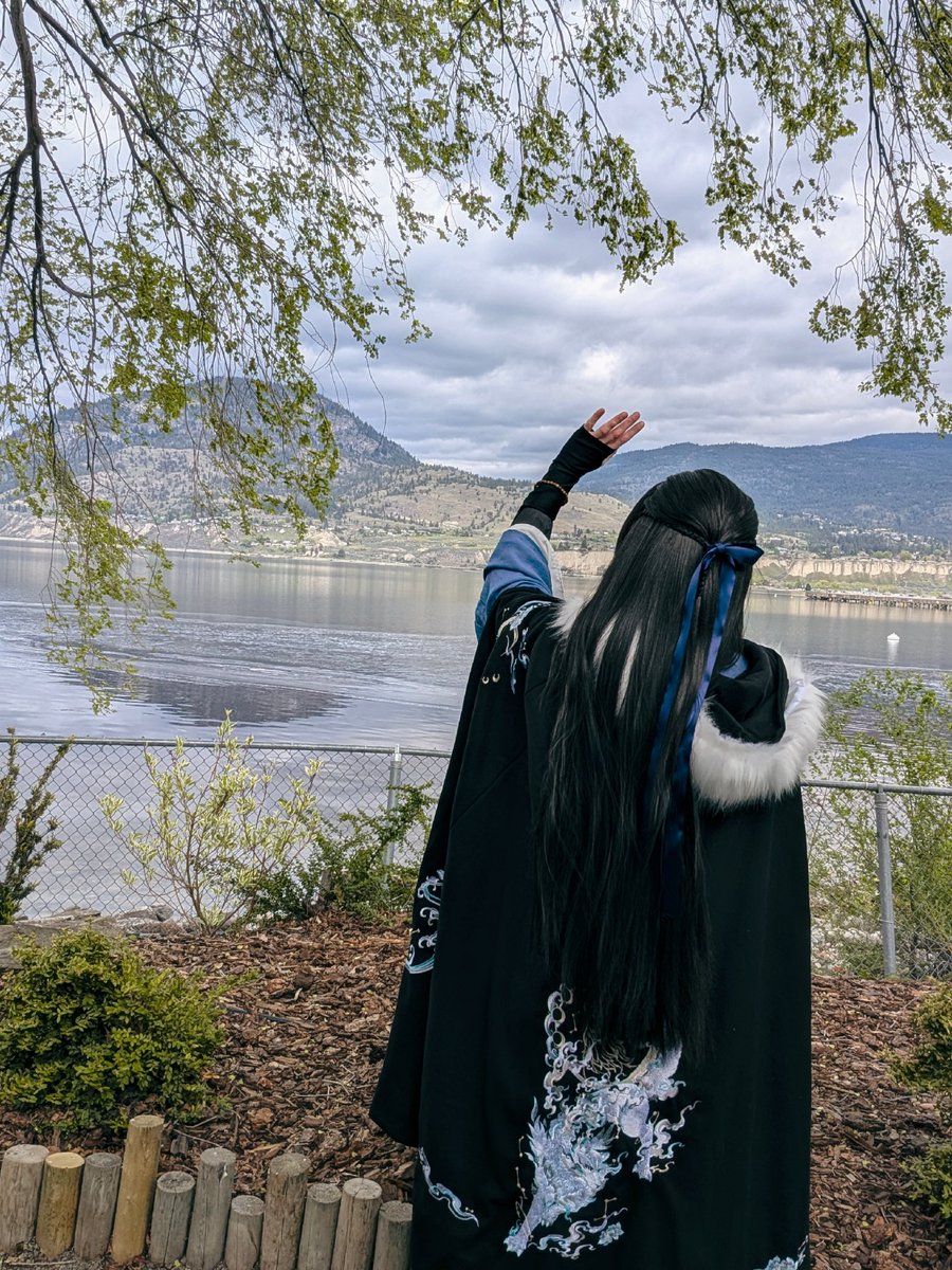 "Cui Buqu wasn't like them. His heart was stone and his mind was cunning. He could help those kind fools slay all the jackals, wolves, tigers, and leopards of the world. He'd eradicate all the thorns that grew in the darkness.

#cuibuqu #peerless #wushuang