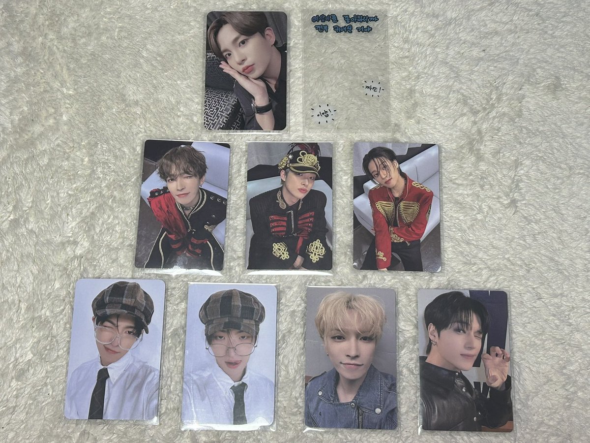 _SH_HB_'s tweet image. 여러분! 저,,중복으로 가지고 있는 포카 드리려구요!
금액은,,먼저 말씀해주세요! 최대한 거기에 맞춰서 드릴게요🩶
아 근데 하자에 엄청엄청 예민하신 분은,,제가 하자에 그렇게 민감한 사람이 아니라는 걸 참고 해주세요☺️

1. OUTLAW 미니레코드 종호 특전
2. OUTLAW 미니레코드 여상 프레임 특전 -…