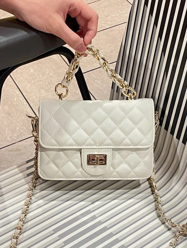 Matching my bag to my mood 💖