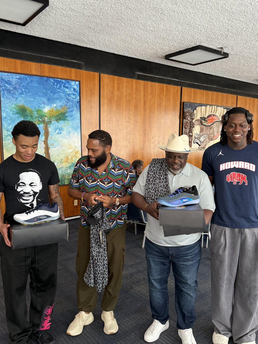 Howard Men’s Basketball (@humensbb) on Twitter photo The Mecca had some special guests on campus last week as <a href="/acbarbeque/">AC Barbeque</a> founders Anthony Anderson and Cedric the Entertainer stopped by.
Ose Okojie and Zay Brown had to hook them up with some exclusive Howard PE’s. The Mecca had some special guests on campus last week as <a href="/acbarbeque/">AC Barbeque</a> founders Anthony Anderson and Cedric the Entertainer stopped by.
Ose Okojie and Zay Brown had to hook them up with some exclusive Howard PE’s.