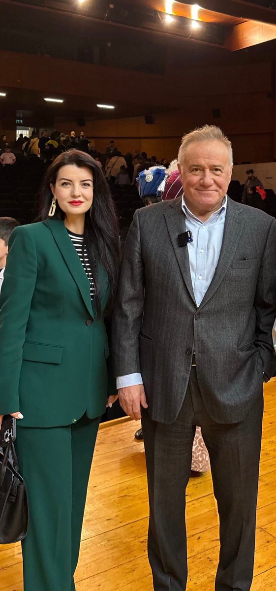 İdeallerini eğitime yönlendirmiş, hayatını bu amaçla şekillendirmiş bir lider olarak kurduğunuz tüm markalar, yalnızca eğitim kurumları değil; bir vizyonun, bir adanmışlığın ve kalıcı bir mirasın adıdır.
Yeni yaşınız kutlu olsun.
İyi ki varsınız.💐❤️💙 <a href="/EnverYucel/">EnverYucel</a>