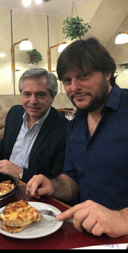 Si quieres a un tipo que te va a subir impuestos, que te va a regular hasta el uso de tu auto, que es amigo personal del golpeador Fernández y además nunca trabajo, vota a Santoro.

Si quieres menos impuestos, que te devuelvan la libertad, una persona honesta, VOTA A ADORNI.