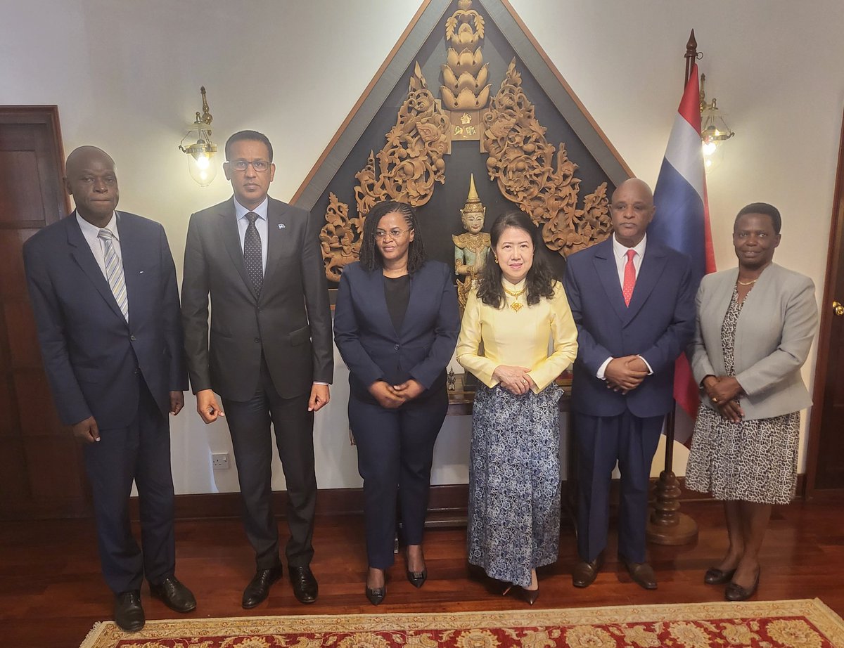 burundi embassy in kenya (@burundikenya) on Twitter photo Dans le cadre du Forum de Développement de la Thailande pour l'Afrique 2025, prévu du 10 au 18 Mai 2025 en Thailande, S.E Mme l'Ambassadeur <a href="/EvelyneHabonim1/">Evelyne Habonimana</a>, a participé dans un dejeuner de travail qui a eu lieu à la Résidence de l'Ambassade de Thailande a Nairobi. 1/2 Dans le cadre du Forum de Développement de la Thailande pour l'Afrique 2025, prévu du 10 au 18 Mai 2025 en Thailande, S.E Mme l'Ambassadeur <a href="/EvelyneHabonim1/">Evelyne Habonimana</a>, a participé dans un dejeuner de travail qui a eu lieu à la Résidence de l'Ambassade de Thailande a Nairobi. 1/2