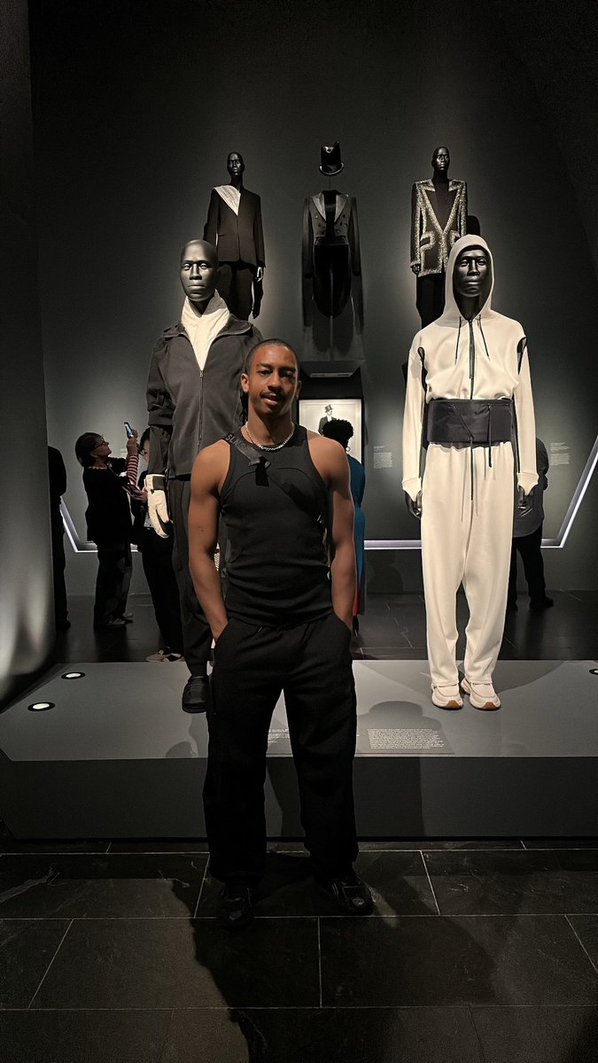 bibbygregory's tweet photo. s/o to my friends who’s garments are throughout the exhibition: https://t.co/Gi4AYPIo79