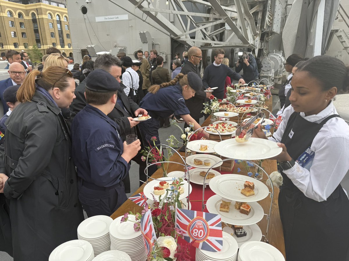 HMS Belfast #VEDay <a href="/BBCNews/">BBC News (UK)</a>