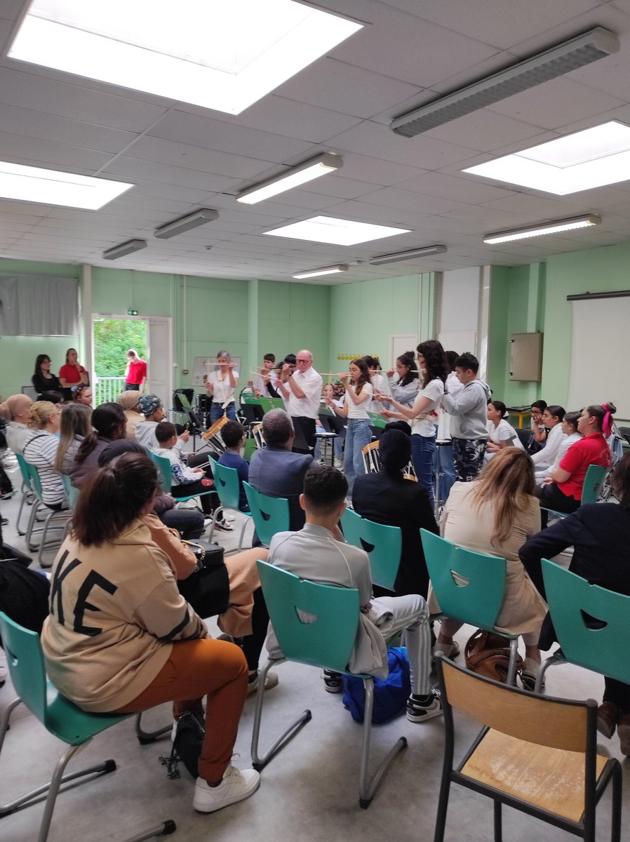 Cité éducative de Behren-lès-Forbach (@cite_educbehren) on Twitter photo Inauguration de la classe orchestre 🎻🥁📯🎷🎺🎹
#partenariat avec la batterie fanfare de Freyming-Merlebach 🥁🎻
Bravo aux musiciens, aux encadrants et merci aux parents pour leur soutien 🥁
<a href="/LudovicReiss/">Reiss Ludovic</a> <a href="/CelinePlontz_M/">Céline Plontz-Margherita</a> <a href="/FredGuyot3007/">Fred Guyot</a> <a href="/cabbeke/">mickael cabbeke</a> Inauguration de la classe orchestre 🎻🥁📯🎷🎺🎹
#partenariat avec la batterie fanfare de Freyming-Merlebach 🥁🎻
Bravo aux musiciens, aux encadrants et merci aux parents pour leur soutien 🥁
<a href="/LudovicReiss/">Reiss Ludovic</a> <a href="/CelinePlontz_M/">Céline Plontz-Margherita</a> <a href="/FredGuyot3007/">Fred Guyot</a> <a href="/cabbeke/">mickael cabbeke</a>