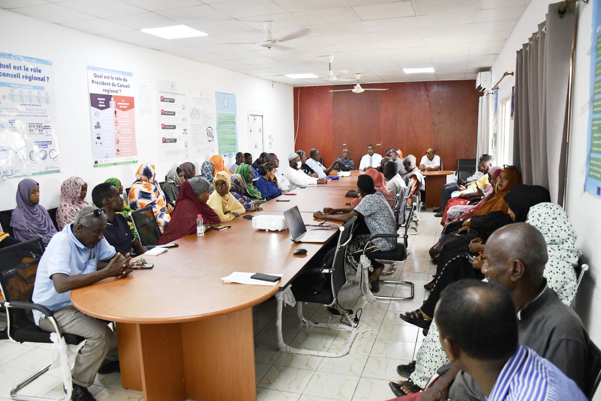 Réunion sur la gestion des déchets. 

Autorités locales, société civile et coopérative Hayyu Clean unissent leurs efforts.

📌Présentation du planning de collecte et de la #cartographie des quartiers.

 #Obock #Voirie #Gestiondesdechets