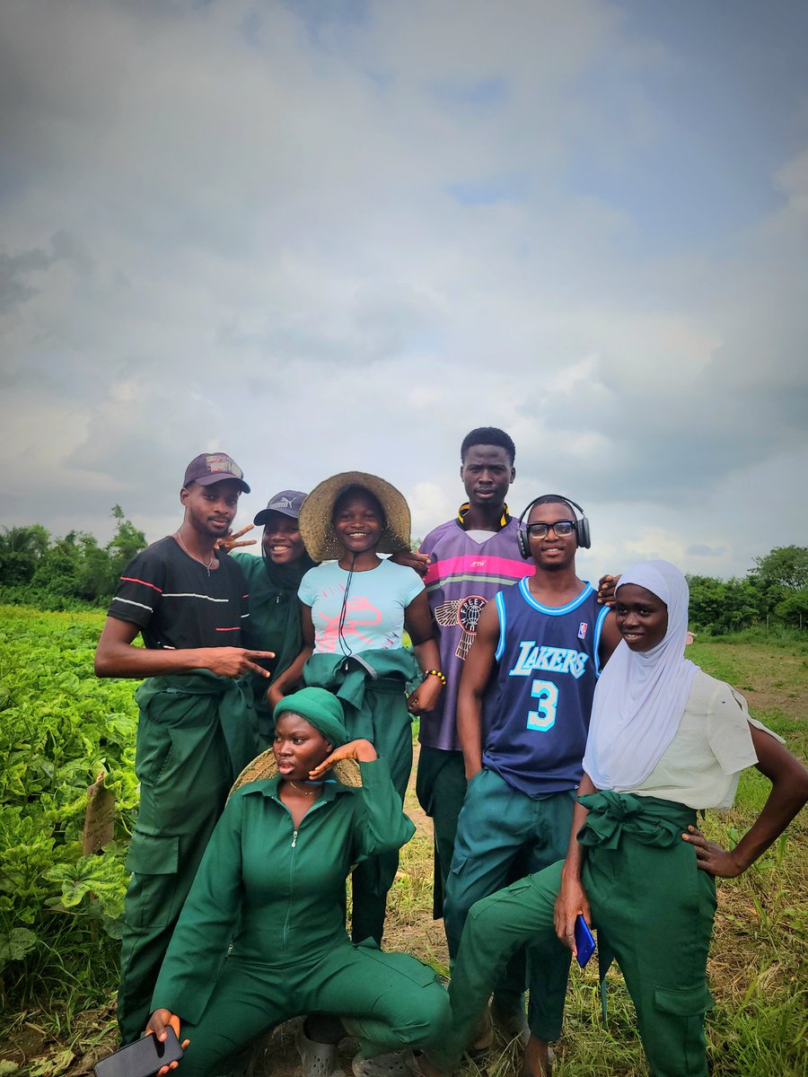 samsonadebayo_'s tweet photo. Turning soil into sustenance with patience and pride.π¨βπΎ
Food production should not be sessional because hunger is not sessional π―.
Btw! Meet my okra plot(Abelemoscus Esculentum).
#technicalanalyst #farmer #administrator #unistudent https://t.co/hwxK2jpT4A