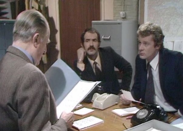SaveRedlandLibr's tweet photo. 5:30pm TODAY on @TalkingPicsTV
From 1976, s22 Ep 3 of #Police #Drama📺 #DixonOfDockGreen “Vagrant” directed by #VereLorrimer & written by #DerekIngrey
🌟#JackWarner #NicholasDonnelly #StephenMarsh #BenHoward #RichardHeffer #JohnCarson #BillTreacher #PaddyJoyce #JohnnyShannon https://t.co/zeXPinSPCE