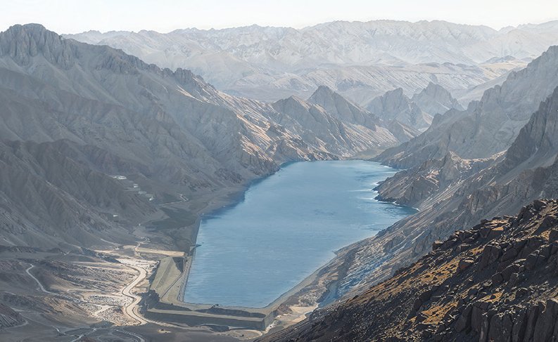 Update🚨: Recent images showing lake dams being built + material handling and crushing system , essential for processing and transporting aggregates for dam and infrastructure works.