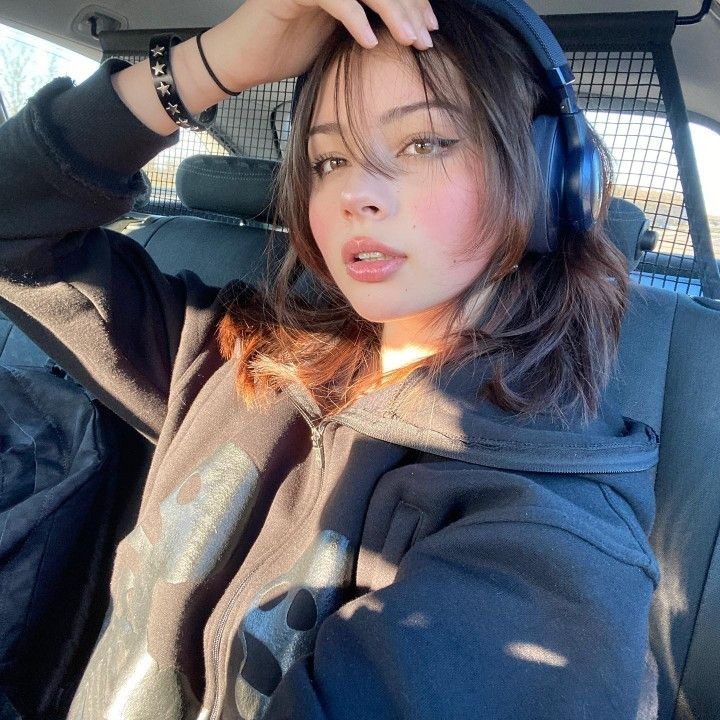 "A Dara fez medicina, ela resolve" 

- Eu sou a Dara
- Eu larguei a faculdade 
- Vocês se fodem em missão e acham que eu consigo consertar 
- Eu preciso de férias ou vou cogitar voltar pro estrangeiro