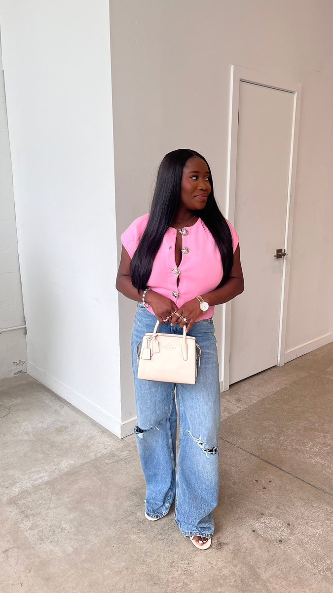 Adebolaa_O's tweet photo. Hey! 🥰🌸 https://t.co/k4wTZS3n6t