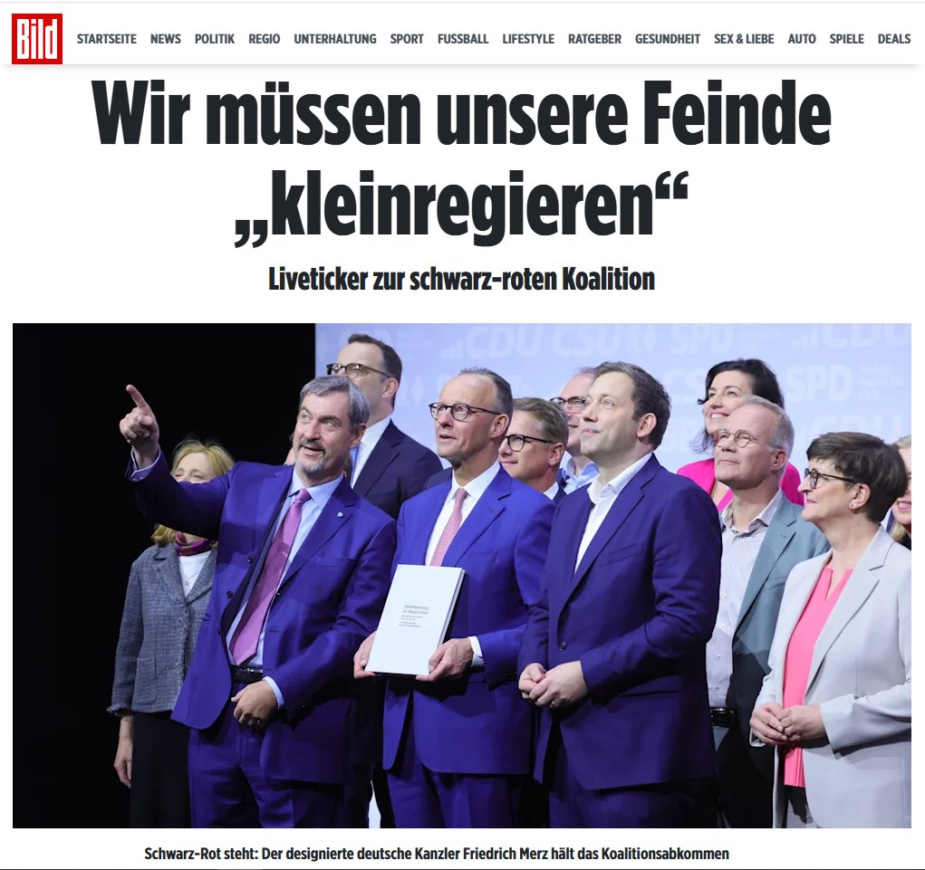 Schwarz - Rot steht vereint! Im schönsten Blau! 
🤣😂