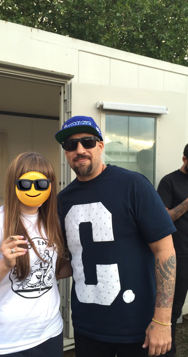 Kushonmybrain's tweet image. First time meeting @B_Real at LoveBox in East London 2015 for the @cypresshill performance 🤘#VIP #Memories #SpecialDelivery