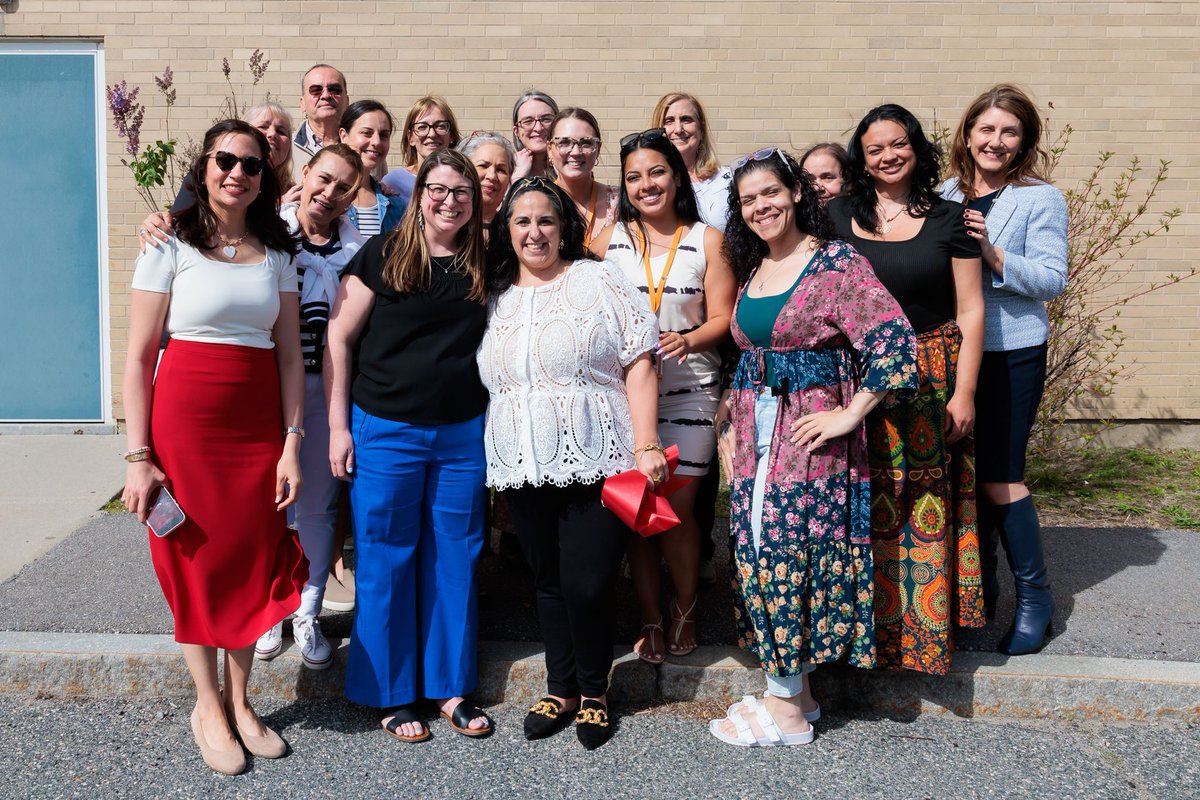 ✁ Ribbon Cutting at Worcester Dual Language Magnet School!

The Worcester Dual Language Magnet School community, joined by city and state officials, gathered on April 29 to celebrate the school’s new name.