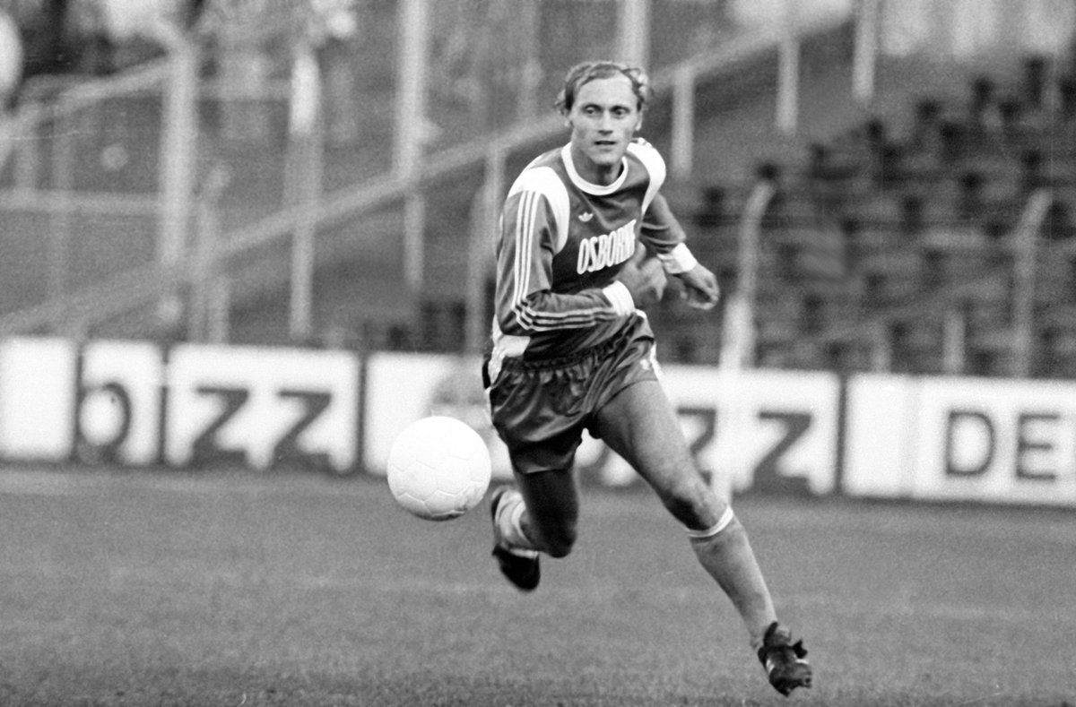 VfLBochum1848eV's tweet photo. 🕯️🙏🏼 #meinVfL trauert um einen echten Bochumer Jungen: Dieter #Versen ist im Alter von 79 Jahren gestorben. Über 600 Spiele hat er für den VfL absolviert, allein 158 davon in der Bundesliga.
Unser herzliches Beileid gilt den Angehörigen von Dieter Versen. Ruhe in Frieden! https://t.co/SuubqVCNYs