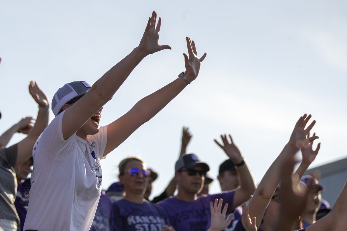 KState_Students's tweet image. ‼The Cats are suited up and swinging for nothing less than a win‼
Catch your cats back at Tointon Family Stadium this weekend as they take on West Virginia.⚾ The series starts TONIGHT at 6pm; continues at 4pm on Saturday; and ends at 1pm on Sunday! 😼
