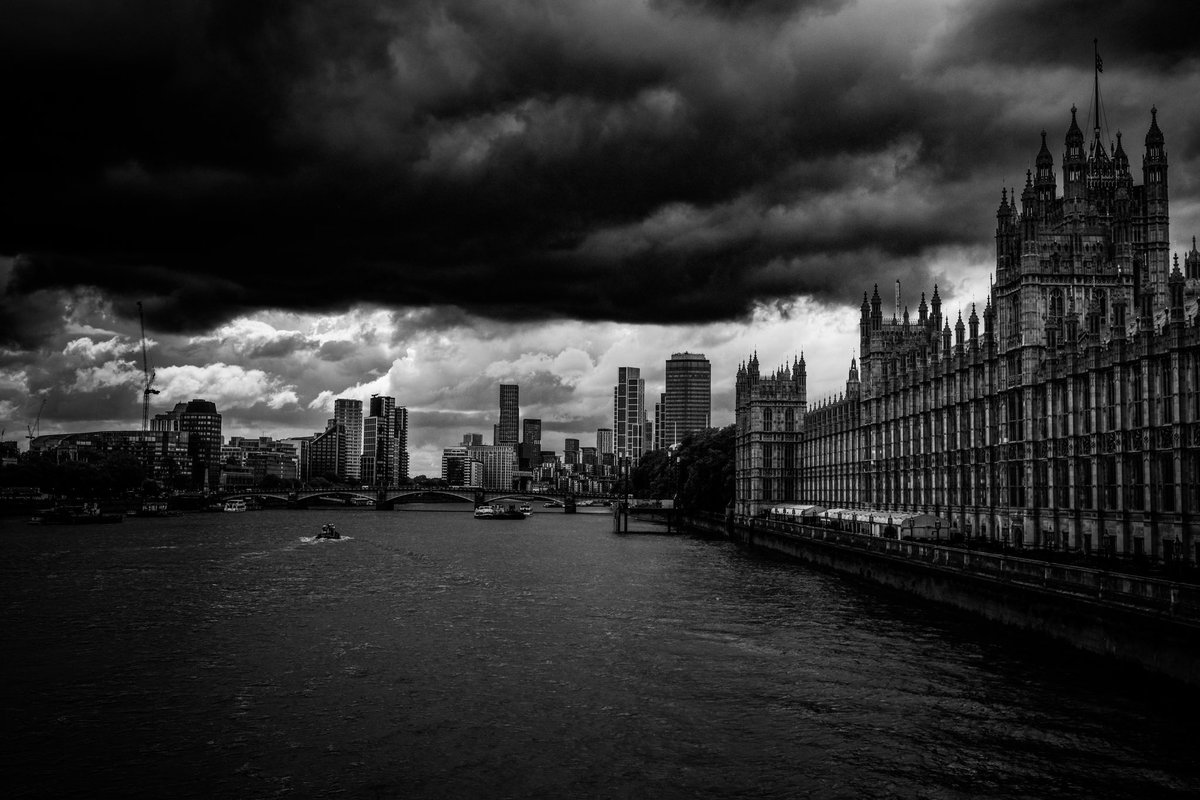 I do love a nice cloud formation and I was spoilt today as I walked across Westminster Bridge.
