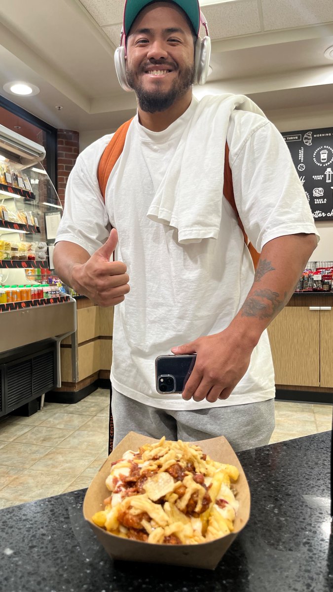 Running on food and vibes only 🤙Swing by the UC and treat yourself.🍟

#ecu #ecutigers #ecutigereats #chartwells #chartwellshighered #food #snacks #fries #loadedfries #gotigers