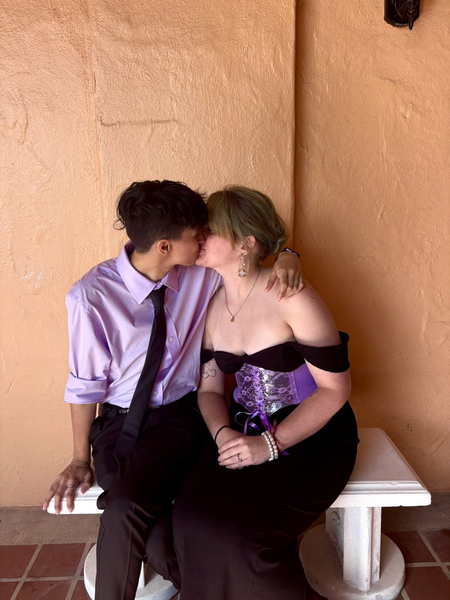 V4NP4LM3R's tweet photo. i love my butch <3 https://t.co/GEsaQ3UCjy