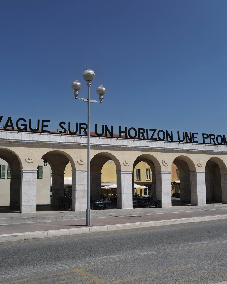 SONGER LA VAGUE
SUR UN HORIZON
UNE PROMESSE
JOËL ANDRIANOMEARISOA

BIENNALE DES ARTS ET DE L’OCÉAN 2025
TERRASSE DES PONCHETTES . QUAI DES ÉTATS UNIS
NICE . FRANCE

ON VIEW NOW UNTIL FALL 2025

#JoelAndrianomearisoa #Nice