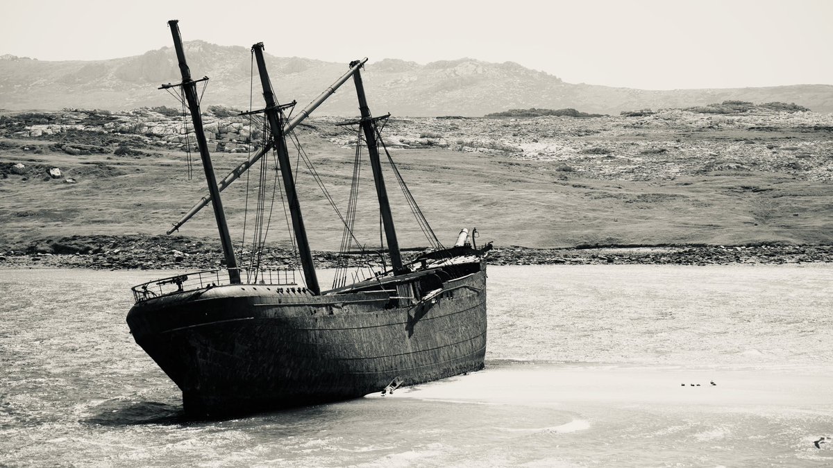 Shipwreck near Stanley Harbour, Falkland Islands

#ThePhotoHour 
#StormHour