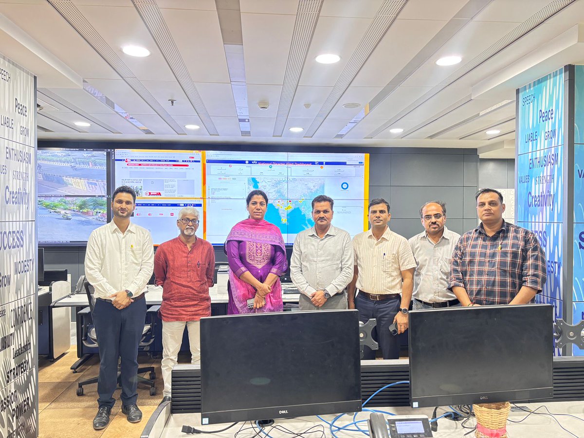 TN_Plan's tweet photo. The @TN_Plan , represented by Tmt. @SudhaRamenIFS, I.F.S., Member Secretary, Prof. M. Vijayabaskar, Member, visited the SDMA, Disaster Management, Relief &amp; Civil Defence Department, @RajGovOfficial to engage in discussions on Heat Mitigation activities.

#TNSPC #TNSLURB https://t.co/8scZybzl2V