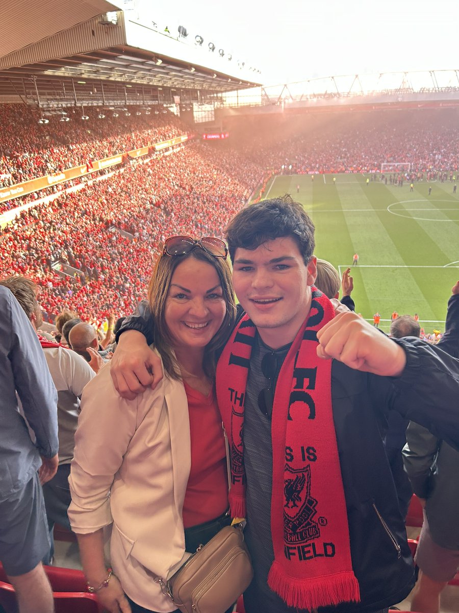 Had about a week to post this but haven't had a chance.

Up the League winning reds.

Champ20ns

@eliasredmen <a href="/MarkDoughty74/">Mark Doughty💙</a>