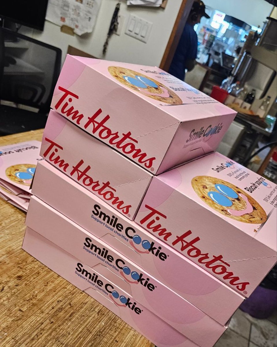 amsdigital_ca's tweet image. Happy Monday! 🍪
-
Andy took some time last week to decorate #smilecookies at Tim Hortons!
-
#timhortonssmilecookie #smilecookiedecorating #smile #timhortons #charity #localcharity