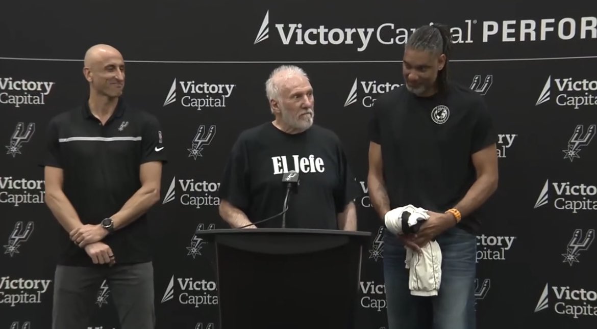 KSATRJ's tweet photo. Incredible moment at the Spurs presser. Gregg Popovich speaks to the media after his retirement from coaching. This is the first time we’ve heard from Pop since Nov. He was flanked by the legendary Tim Duncan and Manu Ginobili. Pop will transition to team president. #KSATsports https://t.co/89v3IC1bq7