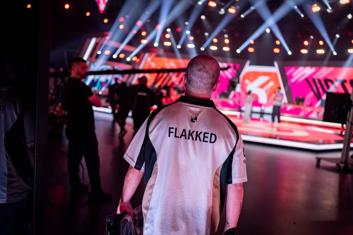 Playoffs are still in our hands.

Gotta step up before next week. GG <a href="/FNATIC/">FNATIC</a> 🤍

#VamosHeretics | #LEC