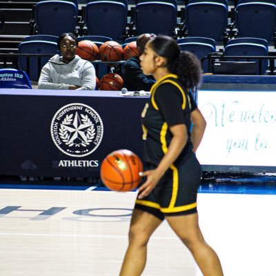 Anjalena Salazar, a 2026 combo guard, plays with unmatched heart, IQ, and leadership. Don’t miss this high-impact player ready to lead at the college level.
woodsrecruiting.com/anjalena-salaz… <a href="/Anjalena_2026/">Anjalena Salazar</a>