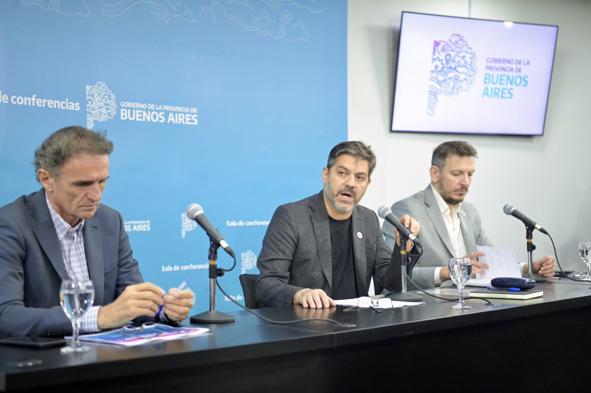 Junto al ministro de Infraestructura y Servicios Públicos <a href="/gkatopodis/">Gabriel Katopodis</a> y el presidente del Banco Provincia <a href="/JCuattromo/">Juan Cuattromo</a> brindamos una conferencia de prensa en la que presentamos iniciativas del Gobierno de la Provincia.