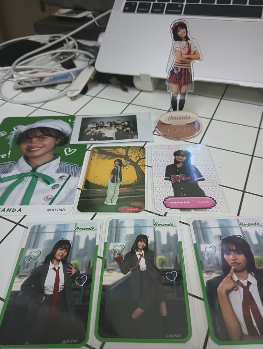 Firdaus_Tk05's tweet photo. Things I bought and trade on KLP Special Live and KLPTime Final Competition (some from other fan)
Love the new PC office version
#klp48 #terimakasihamanda #amandaklp48 #heavyrotation #alasakumaybe #flyingget https://t.co/DS3JOGpz07