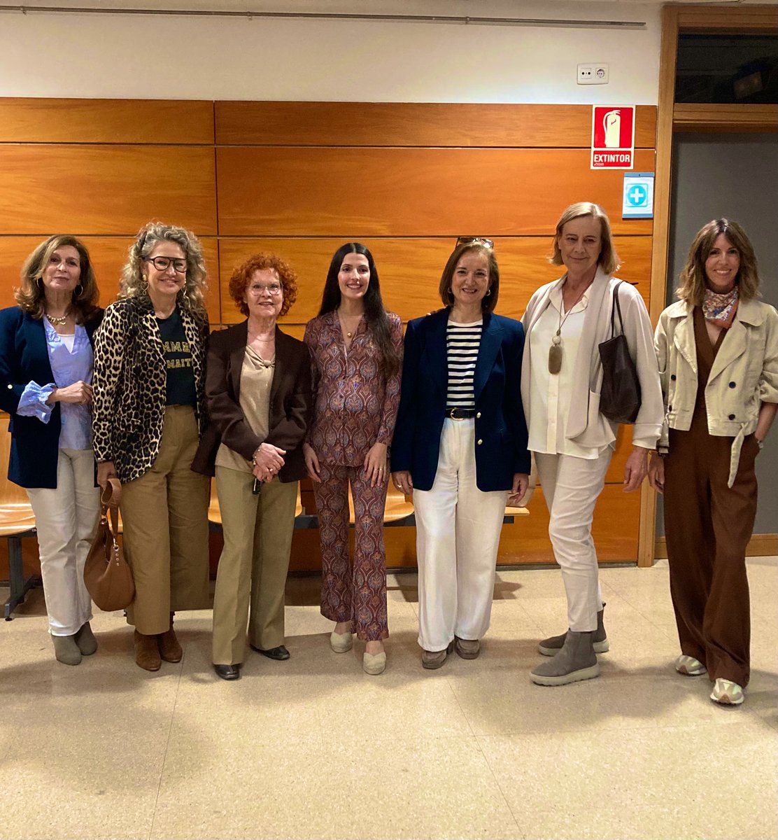AmparoFerrandoR's tweet photo. Una nueva Jornada de #Comunicación y #Marketing de #Moda organizada por Universidad CEU Cardenal Herrera, ha reunido a marcas relevantes como The Are, Dolores Cortés y Lola Casademunt. Hemos conocido su historia y estrategias de marca. Muchas gracias a los organizadores https://t.co/LgLR7akJeo