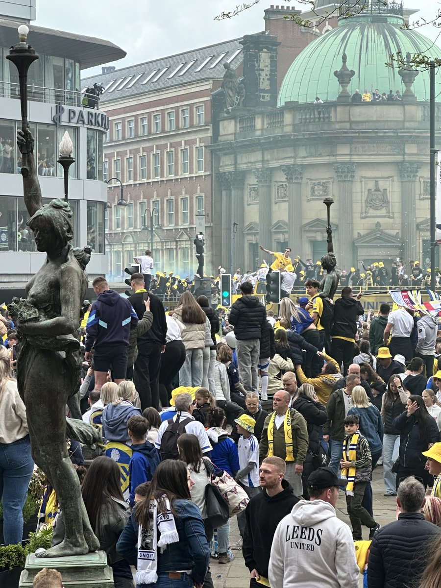 LesterJHurst's tweet photo. Leeds has been conquered - amazing 🤩 https://t.co/OpIv5Yab6d