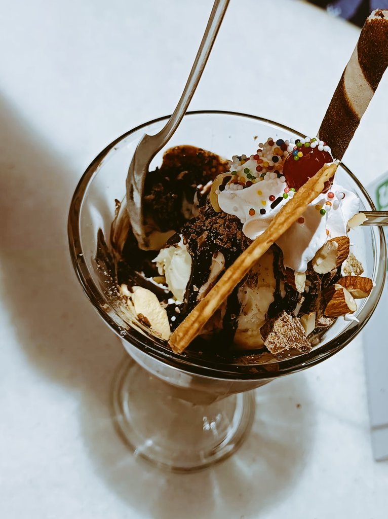 Good Night 💤 

Who wants a nice Sundae on a Monday ??
