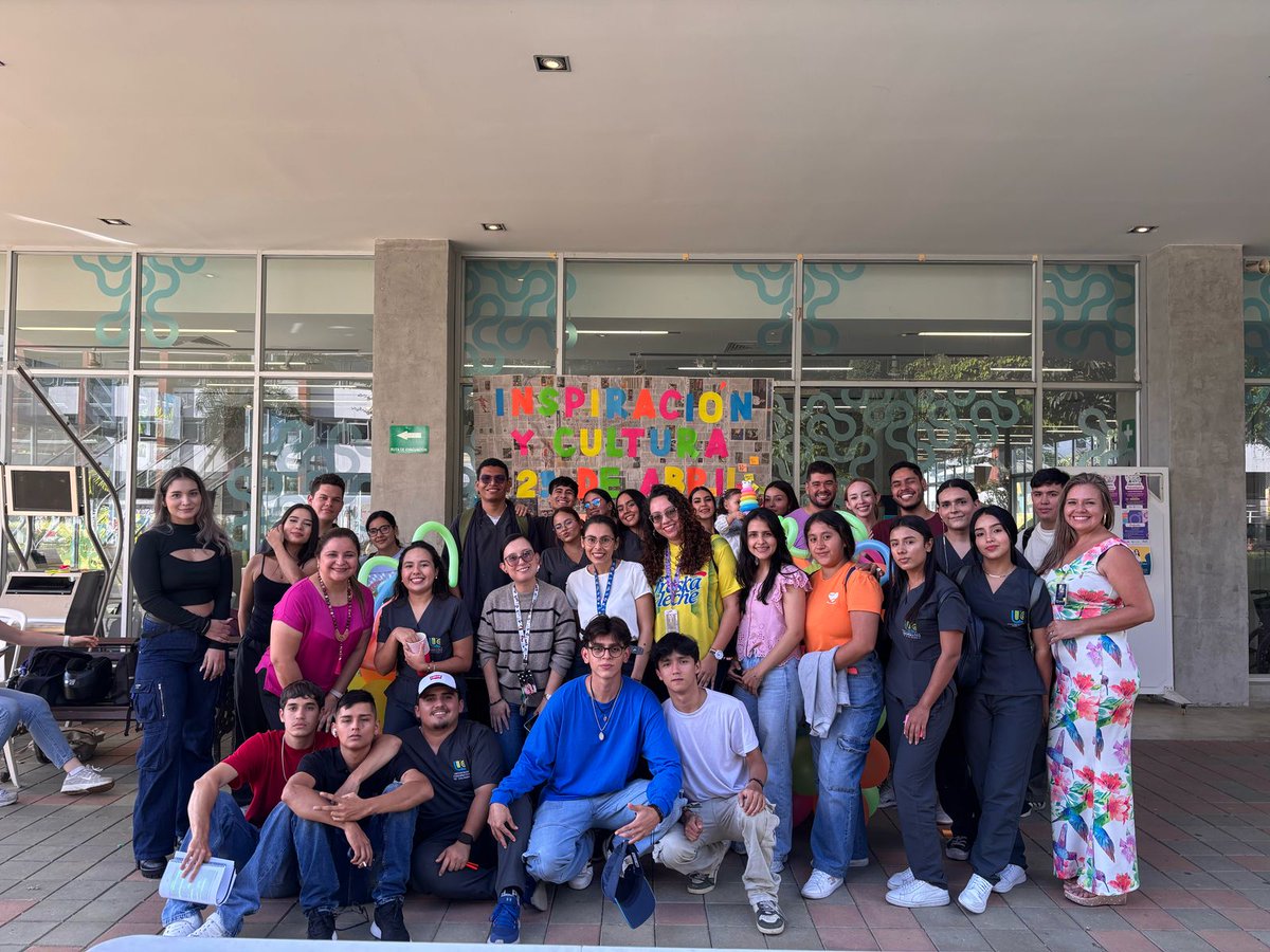 UCooperativaBga's tweet image. 📚✨ Celebramos el #DíaDelIdioma en la Ucc Campus  Bucaramanga con arte, juego, literatura y creatividad. Gracias a quienes se unieron a esta semana llena de palabras que inspiran y conectan. ¡El idioma nos une! 💬🌍 #LenguasQueConectan