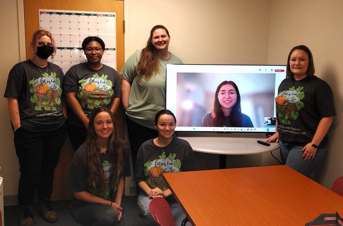 1st generation of the #SOveg lab! We will miss our spring 2025 graduates👩‍🎓