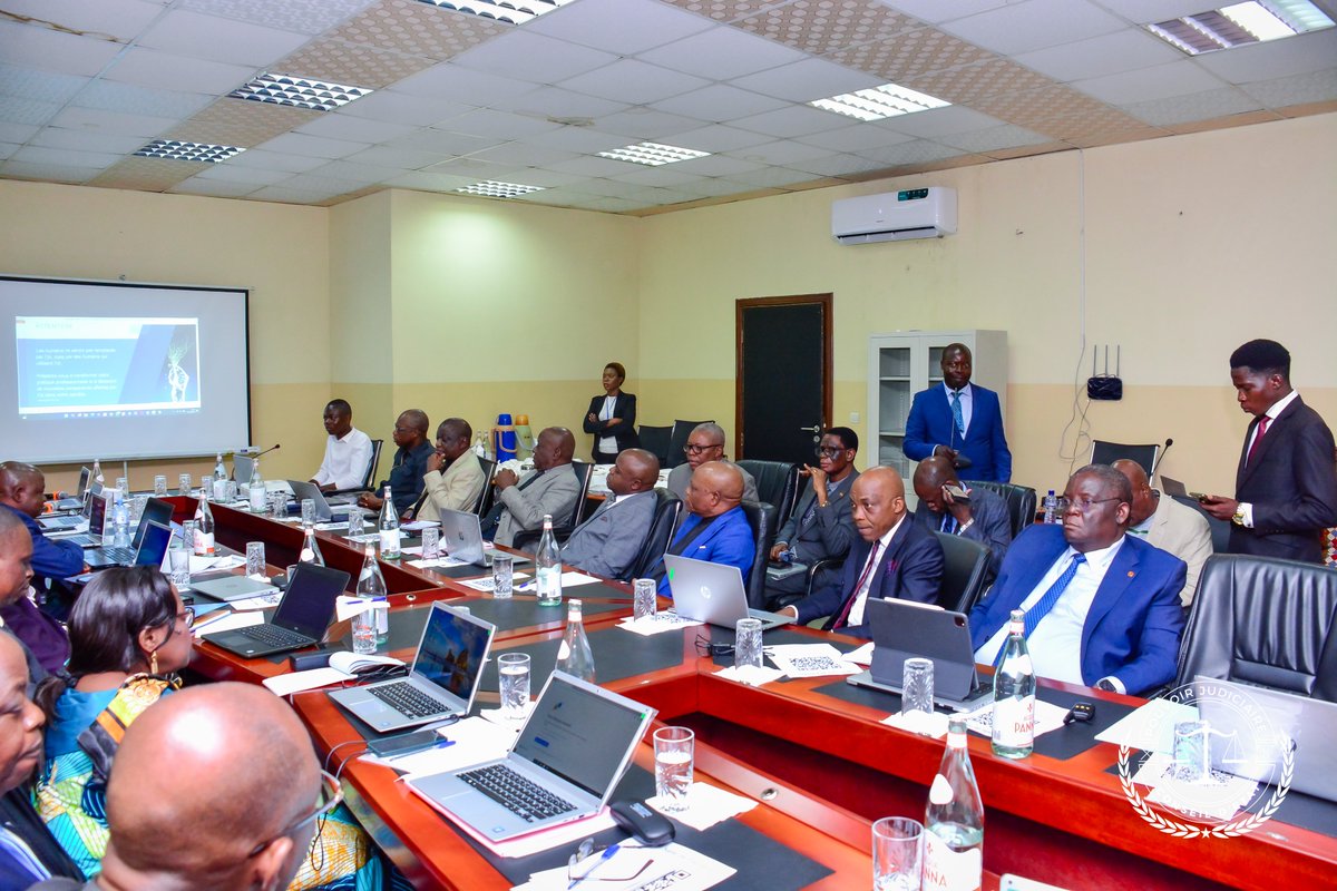 Face à l’évolution fulgurante des technologies de l’information et de la communication, le monde judiciaire ne peut demeurer à l’écart.

C’est dans cette perspective que madame la Première Présidente du Conseil d’Etat Brigitte NSENSELE wa NSENSELE, a pris l’initiative d’organiser