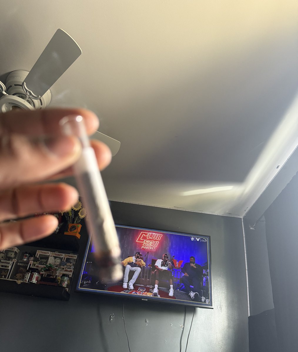 Blissfullyrolling (@blissfulrolling) on Twitter photo A joint and <a href="/club520podcast/">Club520podcast</a> in the morning😮💨 A joint and <a href="/club520podcast/">Club520podcast</a> in the morning😮💨