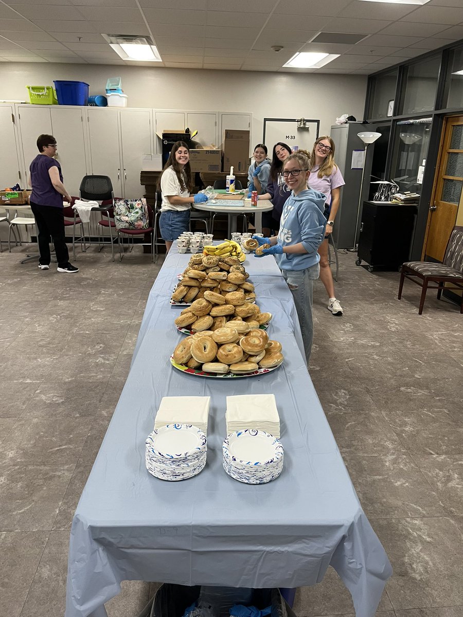BHSedrising's tweet image. HAPPY TEACHER APPRECIATION WEEK to ALL of our INCREDIBLE educators at Burke!! Thank you to our Ed Rising members who helped put on our annual teacher appreciation breakfast this morning!! 🍎