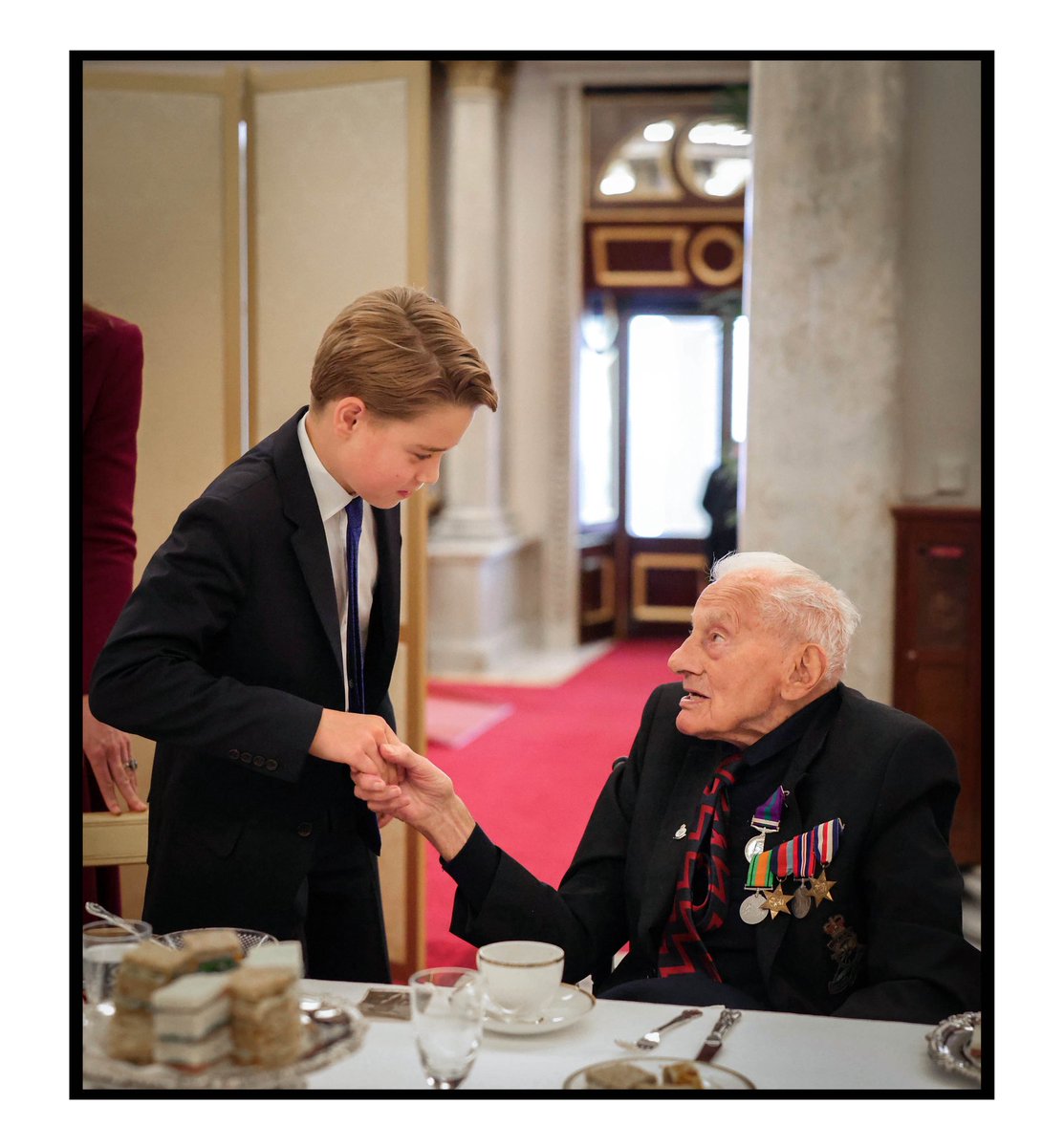 Prince George meets veteran Charles Auborn, aged 99, at a tea party in Buckingham Palace to mark the 80TH anniversary of VE Day. <a href="/KensingtonRoyal/">The Prince and Princess of Wales</a> <a href="/theroyalfamily/">The Royal Family</a> #primelens @canonuk #veterans