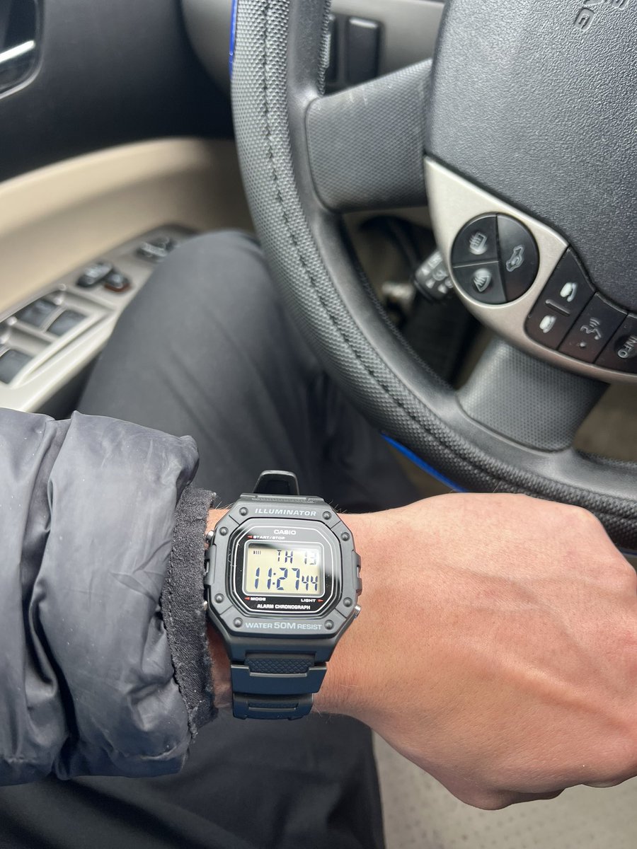 MarcusBerariu's tweet photo. 2021 - business was hard I could only afford a $4 Casio

2023- my Casio broke and I upgraded to a $12 Casio

2025- my Casio broke and business is going good so I bought a $18 Casio 

Keep hustling guys and you can have whatever you want out of life https://t.co/eoanNy0VHf