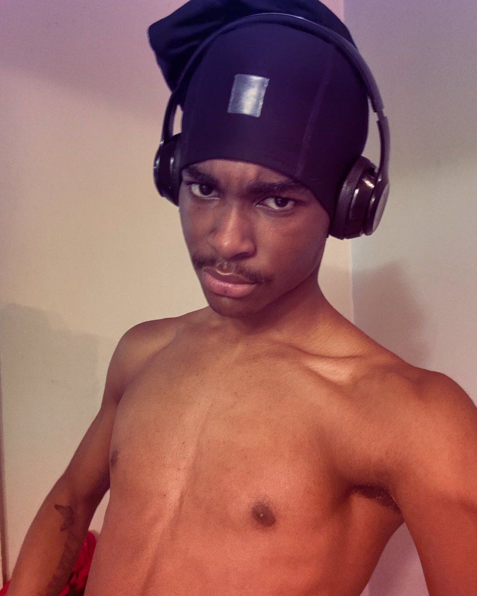 gays boys put a ski on and now they “ trade ” 😂😂😂😂😂😂😂😂