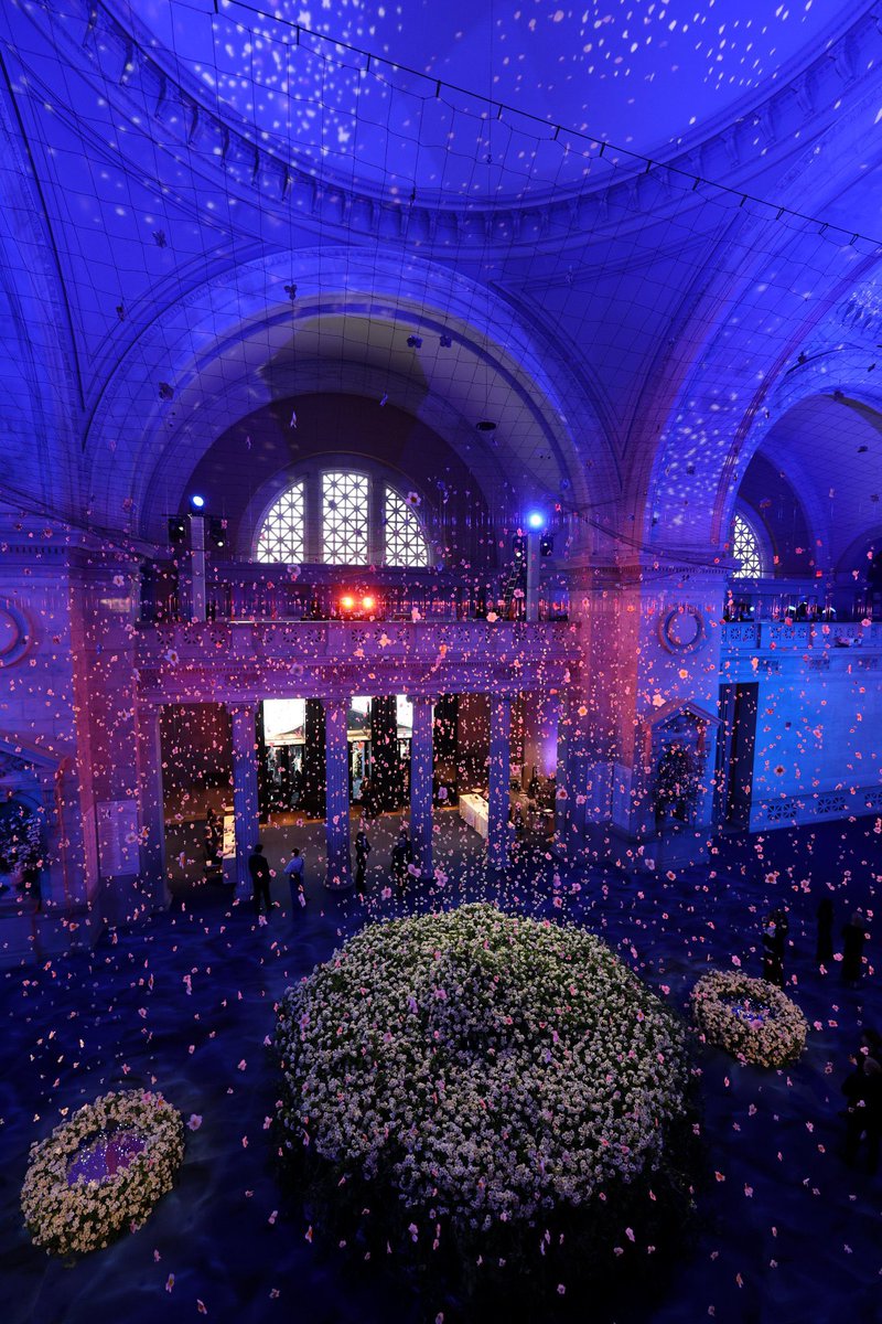The #MetGala interior is insane, wow ! #MetGala2025