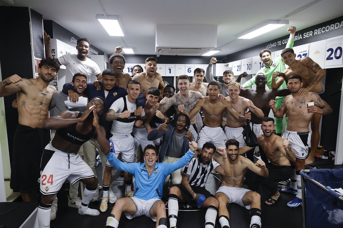 ¡VAYA VICTORIA, EQUIPO!

🤍🖤🤍🖤🤍🖤

#CastellónRealSporting
#PPO👂