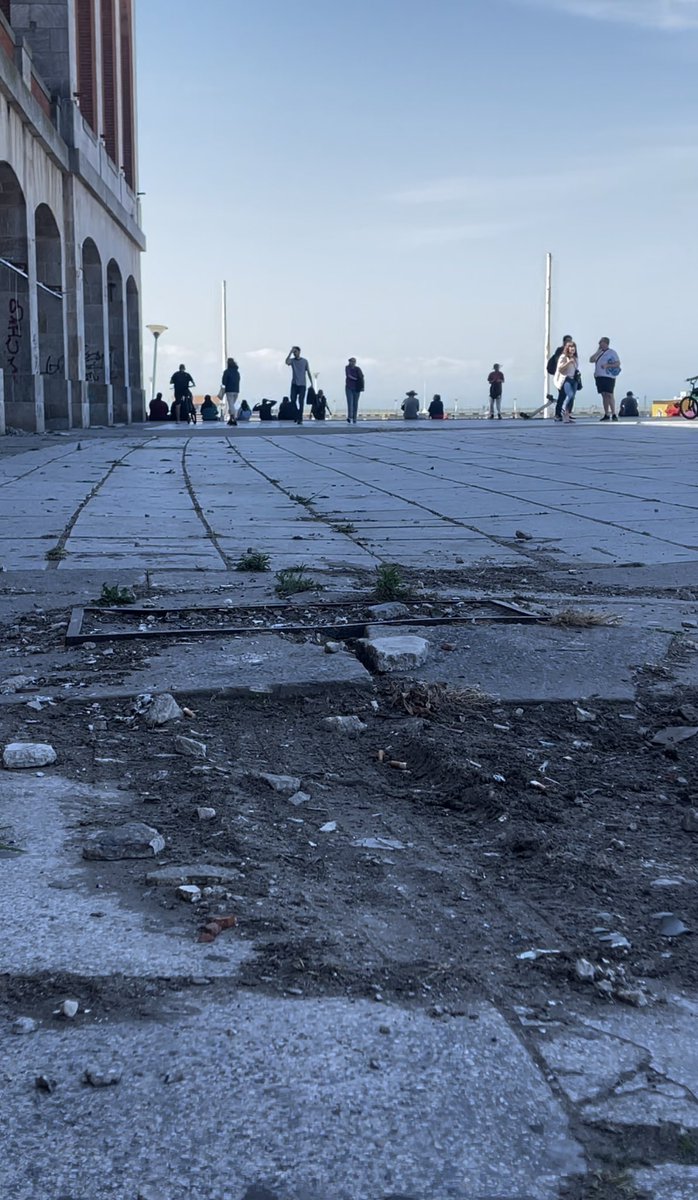 LA RAMBLA ES UN ASCO 💀❌

<a href="/Kicillofok/">Axel Kicillof</a>, <a href="/FerRaverta/">Fernanda Raverta</a> HACE MÁS DE 3 AÑOS QUE PROMETEN ARREGLOS‼️

Lo único que crece son los FISURAS, los POZOS… y las excusas. 
Vergüenza como discriminan a Mar del Plata.