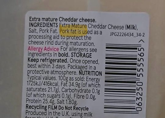 “Extra Mature Cheddar Cheese” yapımında “işlem yardımcısı” olarak domuz yağı kullanıldığı beyan ediliyor.

Market alışverişlerinde, mutlaka label (=etiket) okuma alışkanlığı kazanmamız gerekiyor. 

Nedeni işte bunun gibi ürünler…